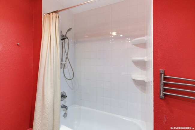 Building Photo - Downtown Living