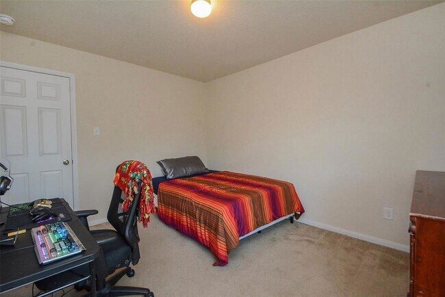 Building Photo - 9930 Swallow Dr