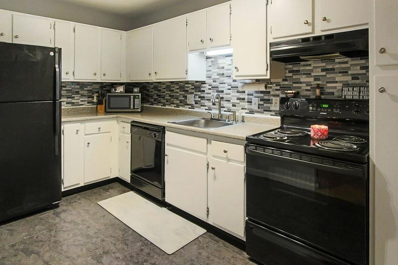 Building Photo - 9 Strawberry Bank Rd