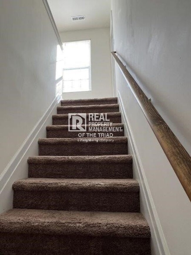 Building Photo - *Move in Special* - Newer Construction 4 B...