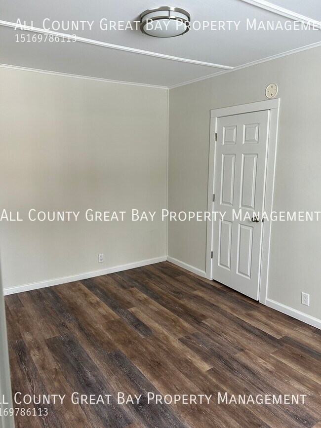 Building Photo - 37 Maplewood Rd