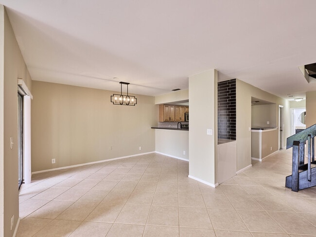 Building Photo - 6040 Glendale Dr