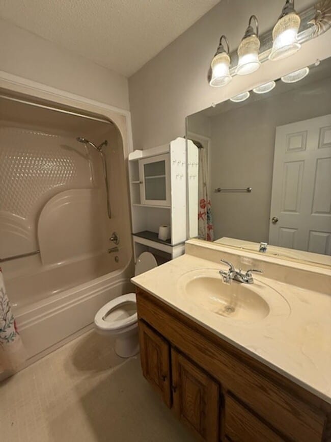 Building Photo - 3 bed, one bath house in Mebane