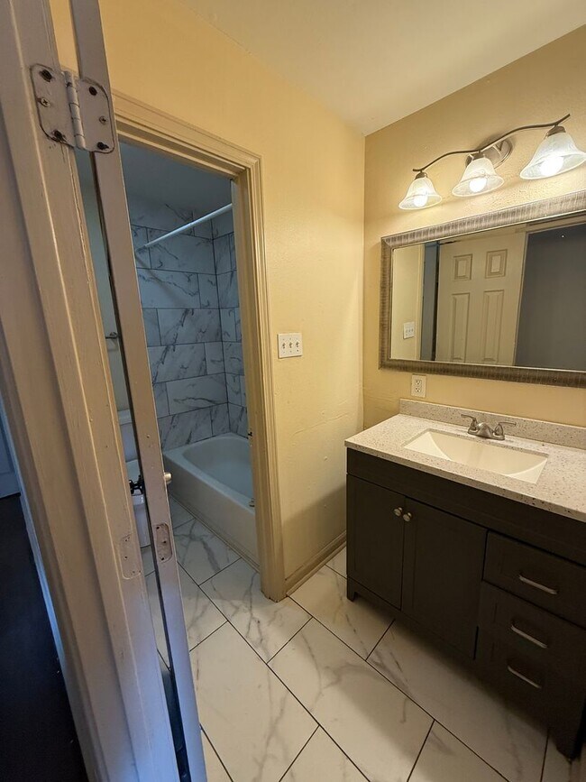 Building Photo - AM 8181-83 Jefferson Park