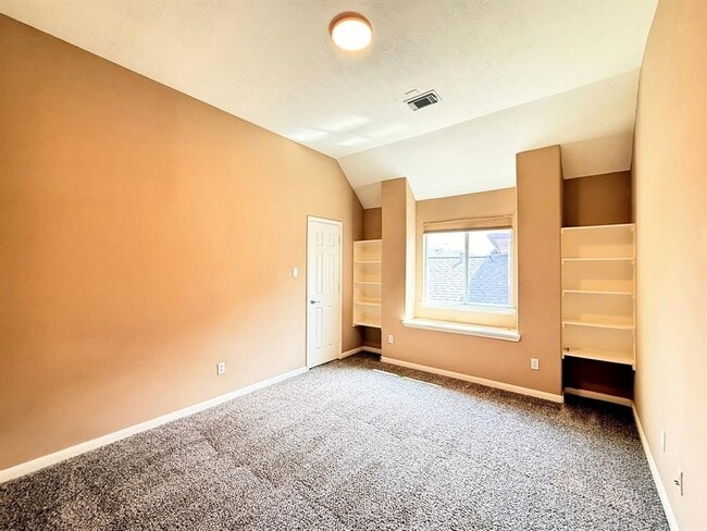 Building Photo - 2214 Jurgensen Ln