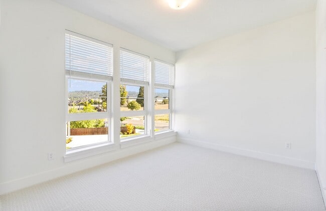 Building Photo - 15628 NW Raywood Ln