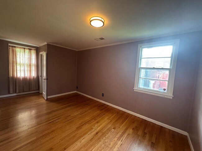 Building Photo - Updated 3BR/2BA home in South Nashville!
