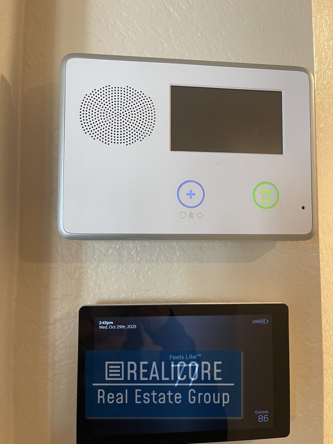 Building Photo - 10937 Sonora Ave