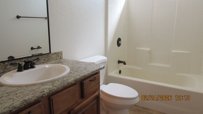 Building Photo - 3 Bedroom 2 bathroom 2 car garage