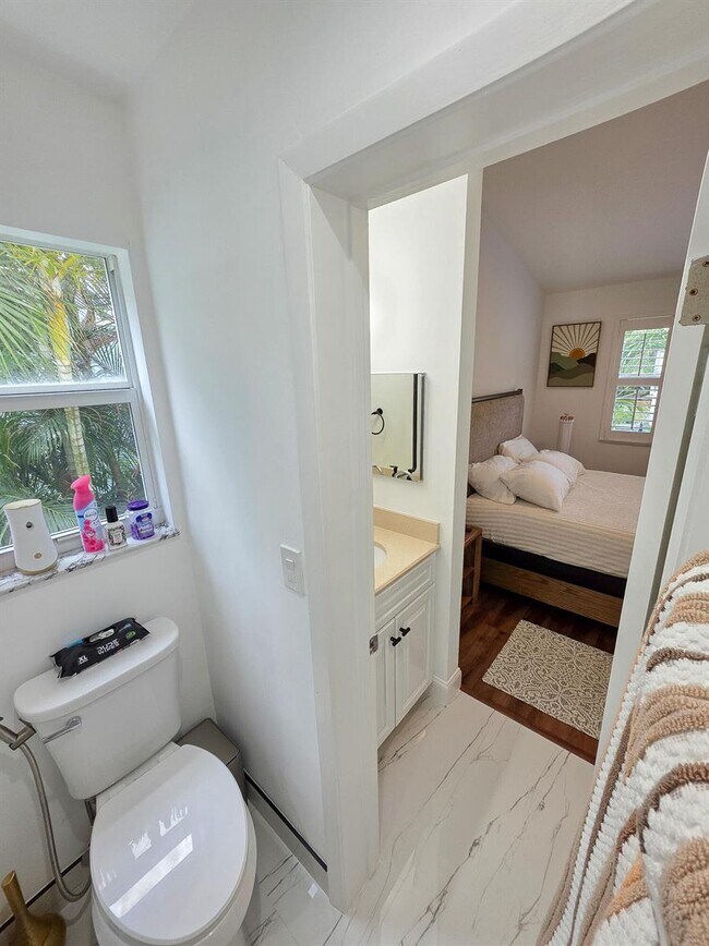 Building Photo - Northeast 15th Avenue, Fort Lauderdale, FL 33305 - 2 BR 1.5 BA townhouse
