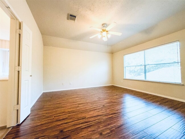 Building Photo - 2439 Shelby Park Dr