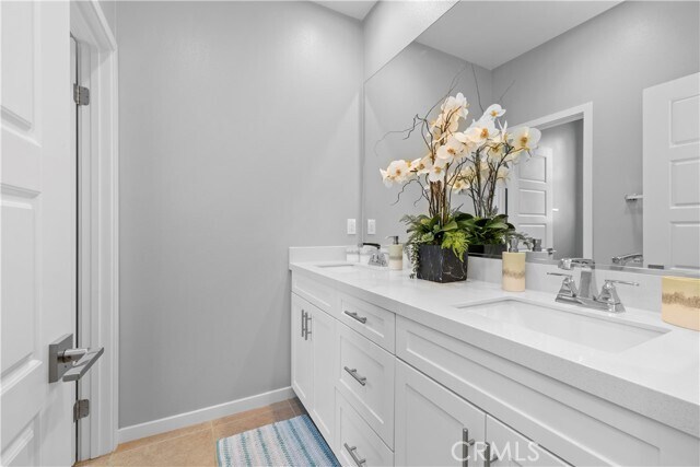 Building Photo - 136 Modjeska