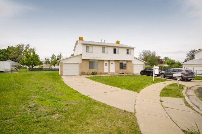 Building Photo - 672 E 950 S