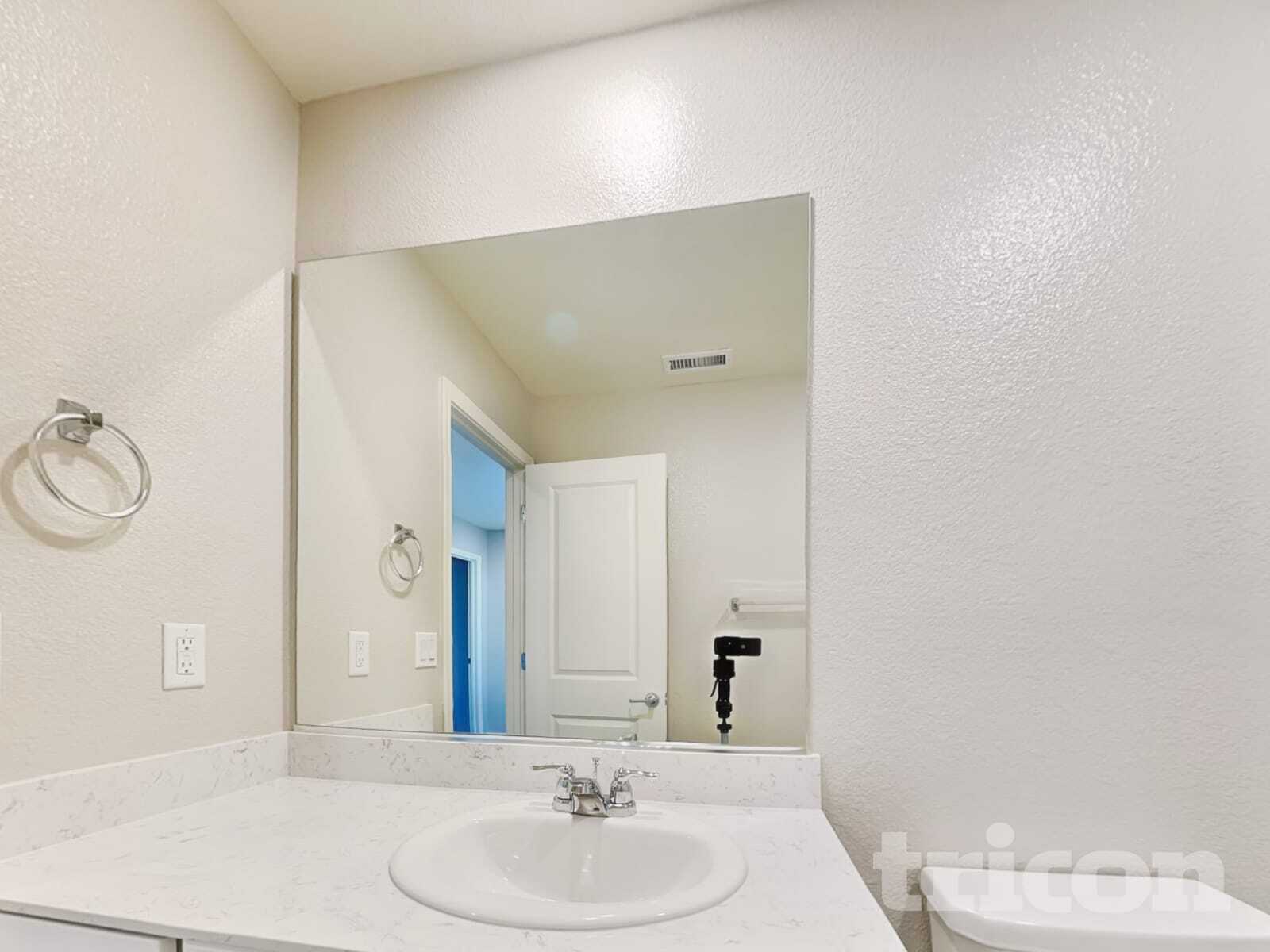 Building Photo - 8941 Elk Ravine Dr