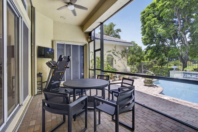 Building Photo - 10880 Northgreen Dr
