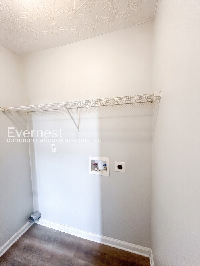 Building Photo - 435 Skif Pond Ct