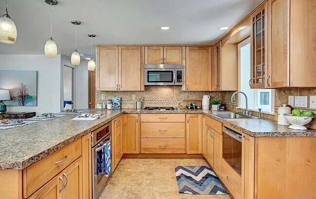 Building Photo - 18322 9th Ave NE