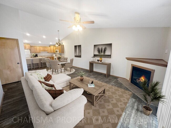 Building Photo - 4 BEDROOM, 2 BATH TOWN HOME, PET FRIENDLY, AMENITY FILLED, DOUBLE ATTACHED GARAGE!
