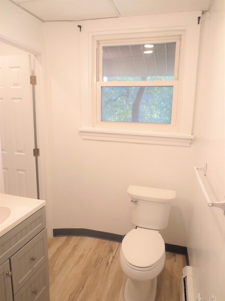 Building Photo - 2421 Beechwood Blvd