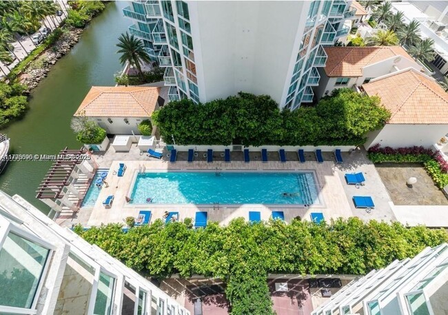 Primary Photo - 250 Sunny Isles Blvd