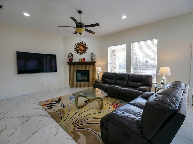 Building Photo - 305 Navigator Dr