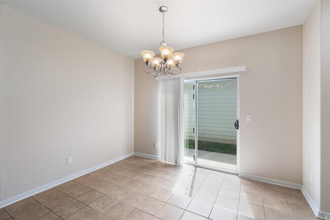 Building Photo - 1606 Sanders