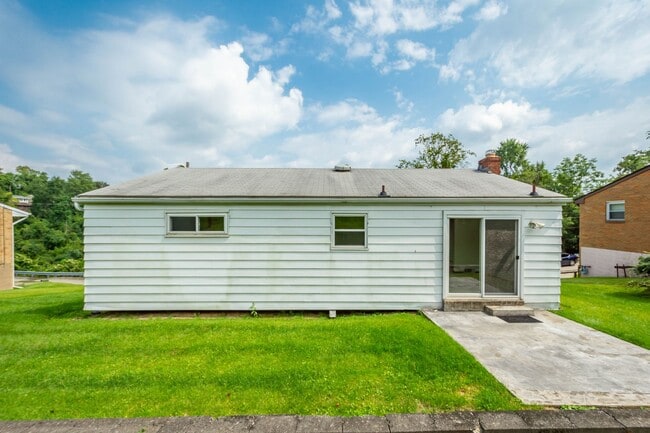 Building Photo - AVAILABLE OCT 1ST!! GORGEOUS 2 BEDROOM IN ...