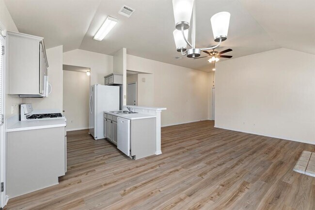 Building Photo - 1501 Catherine Ct