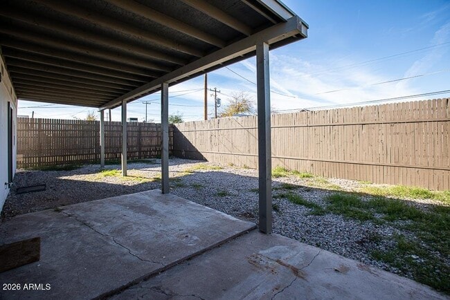 Building Photo - 318 N Palm St