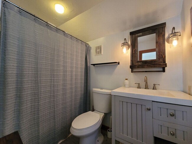 Building Photo - Private Furnished Home in Waterville Estates - 6 mo Winter Seasonal Lease available 11/1/26! - $2495