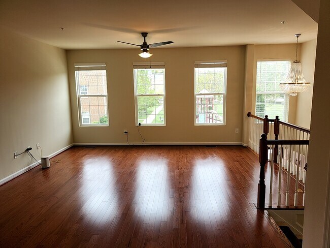 Building Photo - Bryans Road Townhome Retreat | Flexible Lease Available