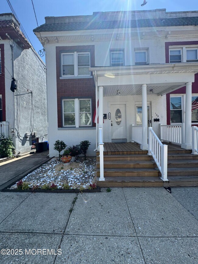 Building Photo - 110 Rector St