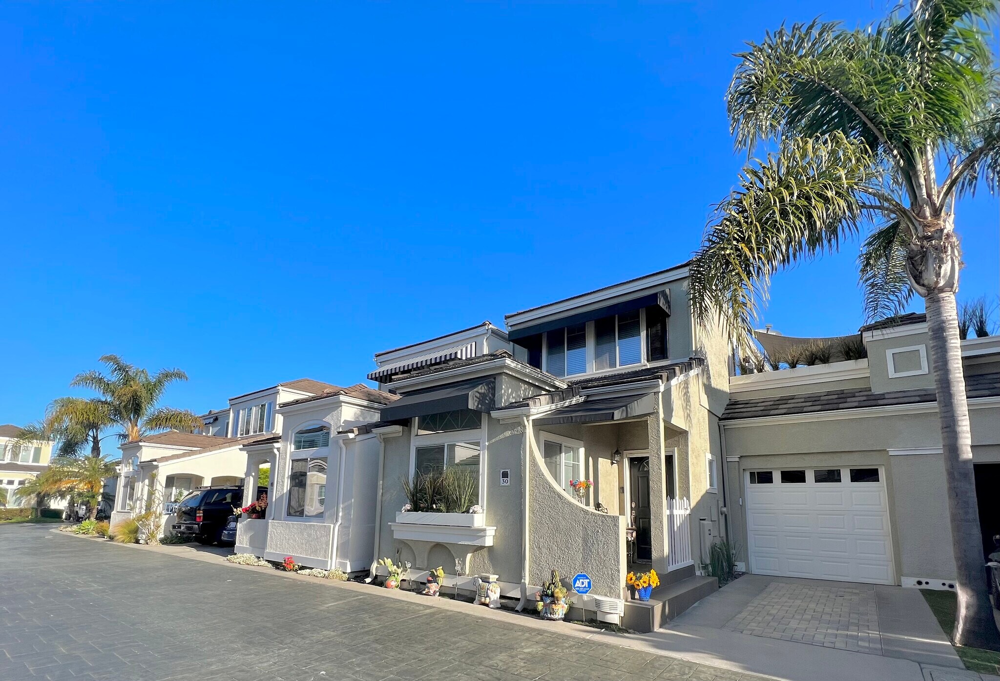 Community walkways - 700 Lido Park Dr