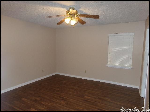 Building Photo - 39 Oak Forest Loop