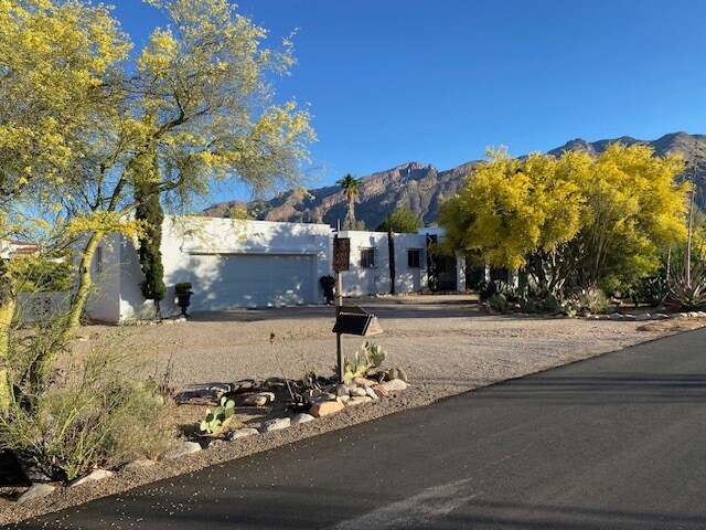 Primary Photo - 5161 E Camino Bosque