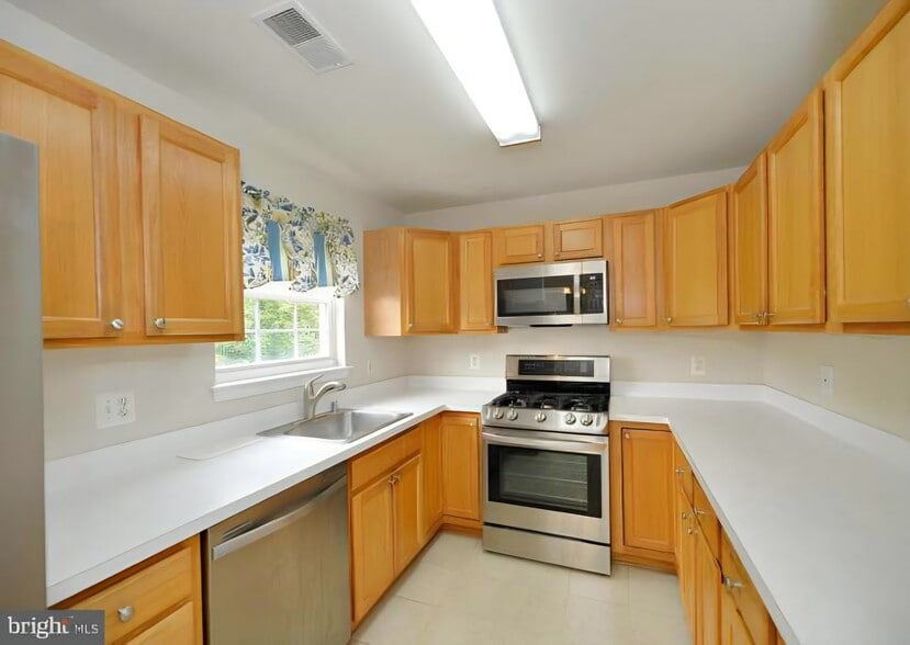 Building Photo - 511 Constellation Sq SE