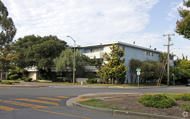 Building Photo - Parkway Manor Apartments