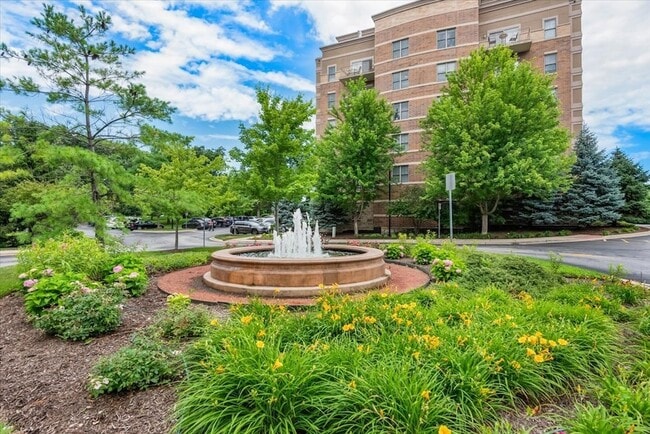 Building Photo - 125 Lakeview Dr