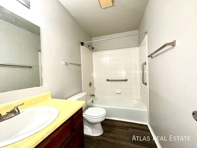 Building Photo - 415 St Vrain Pl