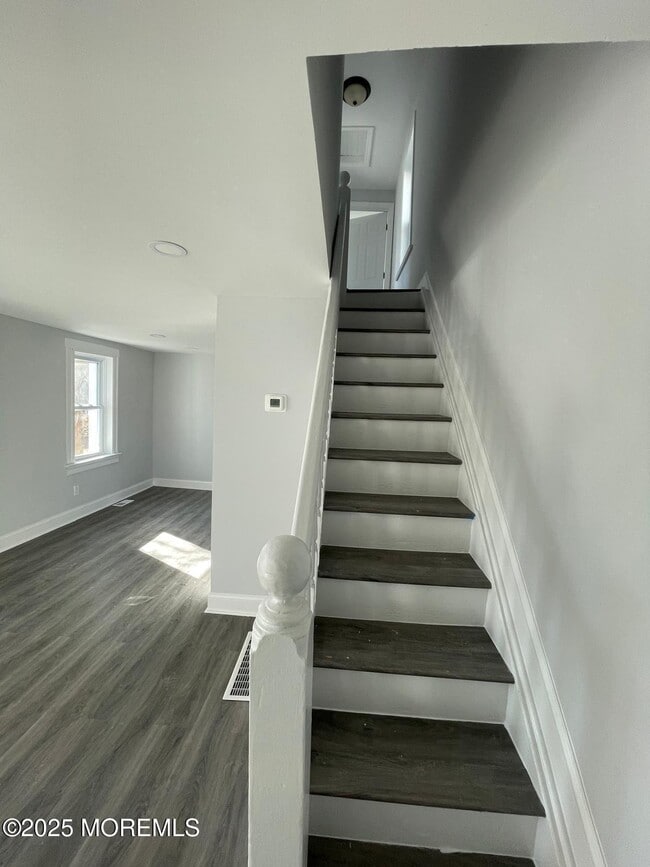 Building Photo - 405 Myrtle Ave