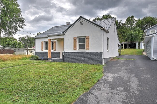 Building Photo - 1712 Oaklawn St
