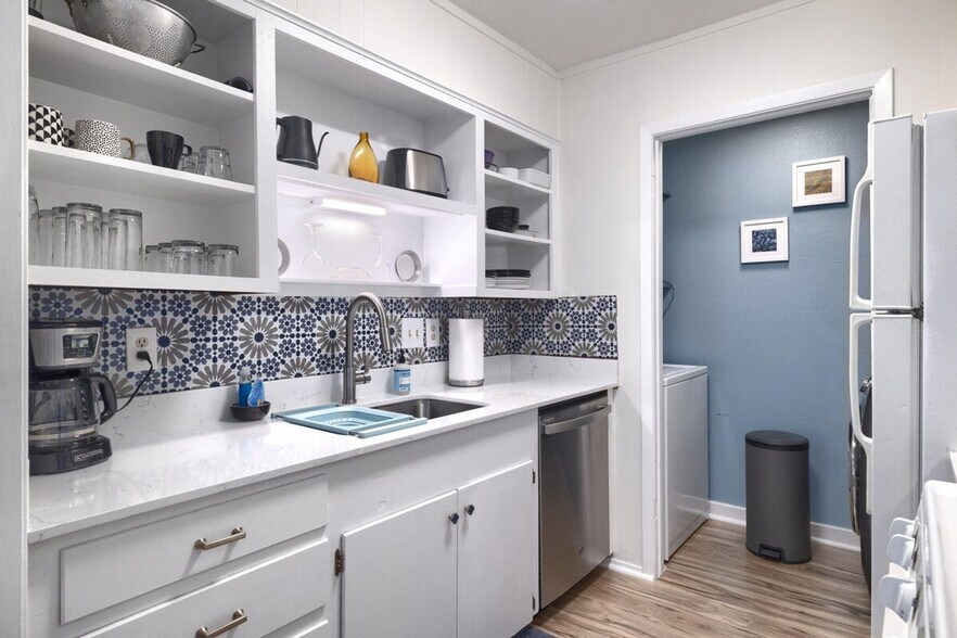 Building Photo - 2806 Rae Dell Ave