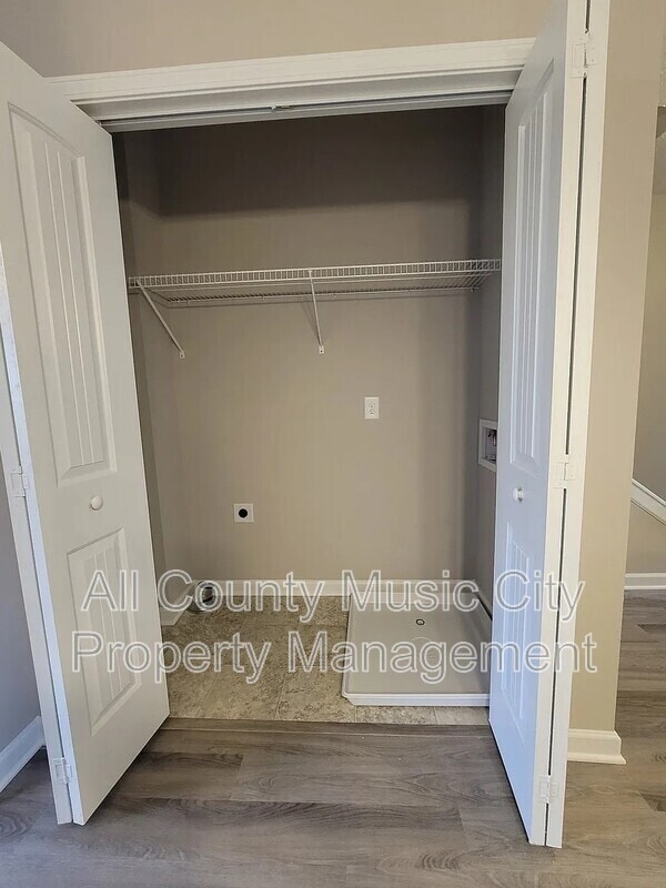 Building Photo - 310 Negri Ct
