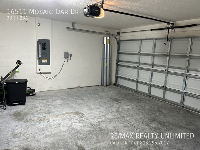 Building Photo - 16511 Mosaic Oar Dr