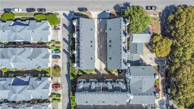 Building Photo - 2304 Bergen Ct