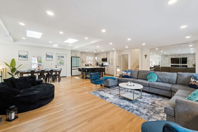 Building Photo - Fully Furnished: Beautiful 4-Bedroom Home ...