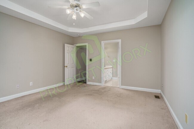 Building Photo - Executive Style Rental in Red Oak
