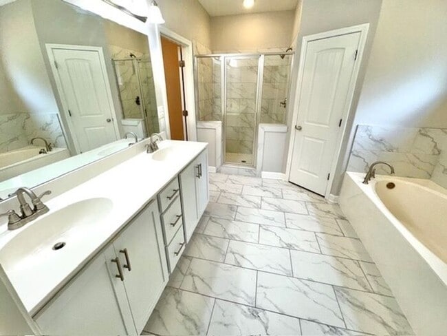 Building Photo - Now Leasing a 5-bedroom 3 bath home in Byh...