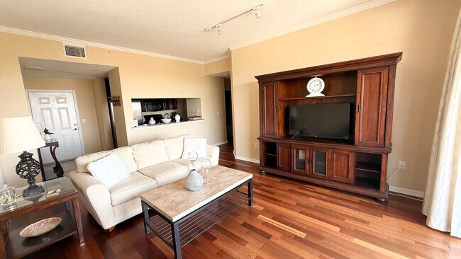 Building Photo - Annual Furnished Rental in Broadway Promen...