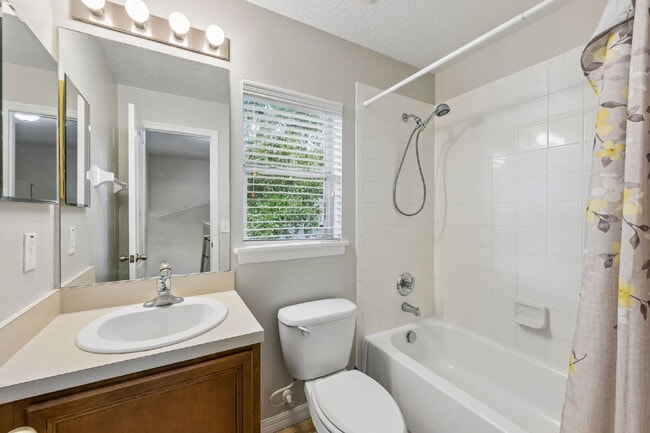 Building Photo - Spacious 3-Bedroom Townhome with Loft & Green-Space Views | Oviedo